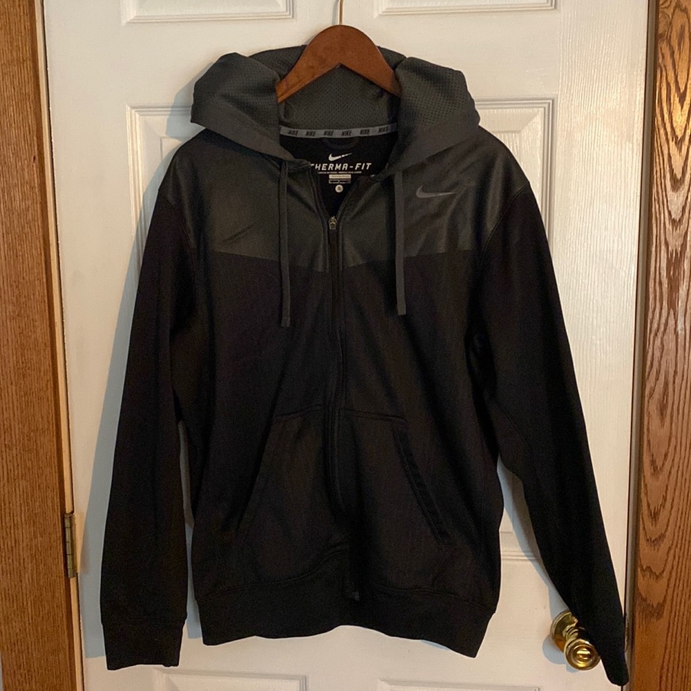 Black and great zip front Therma- fit Nike hoodie sz small